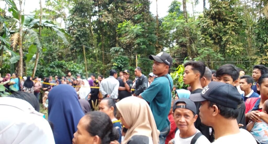Breaking News.! Makam Efrinawati Universitas Muhammadiyah Jogjakarta Gadis Cantik Desa Binangun Di Bongkar OTK